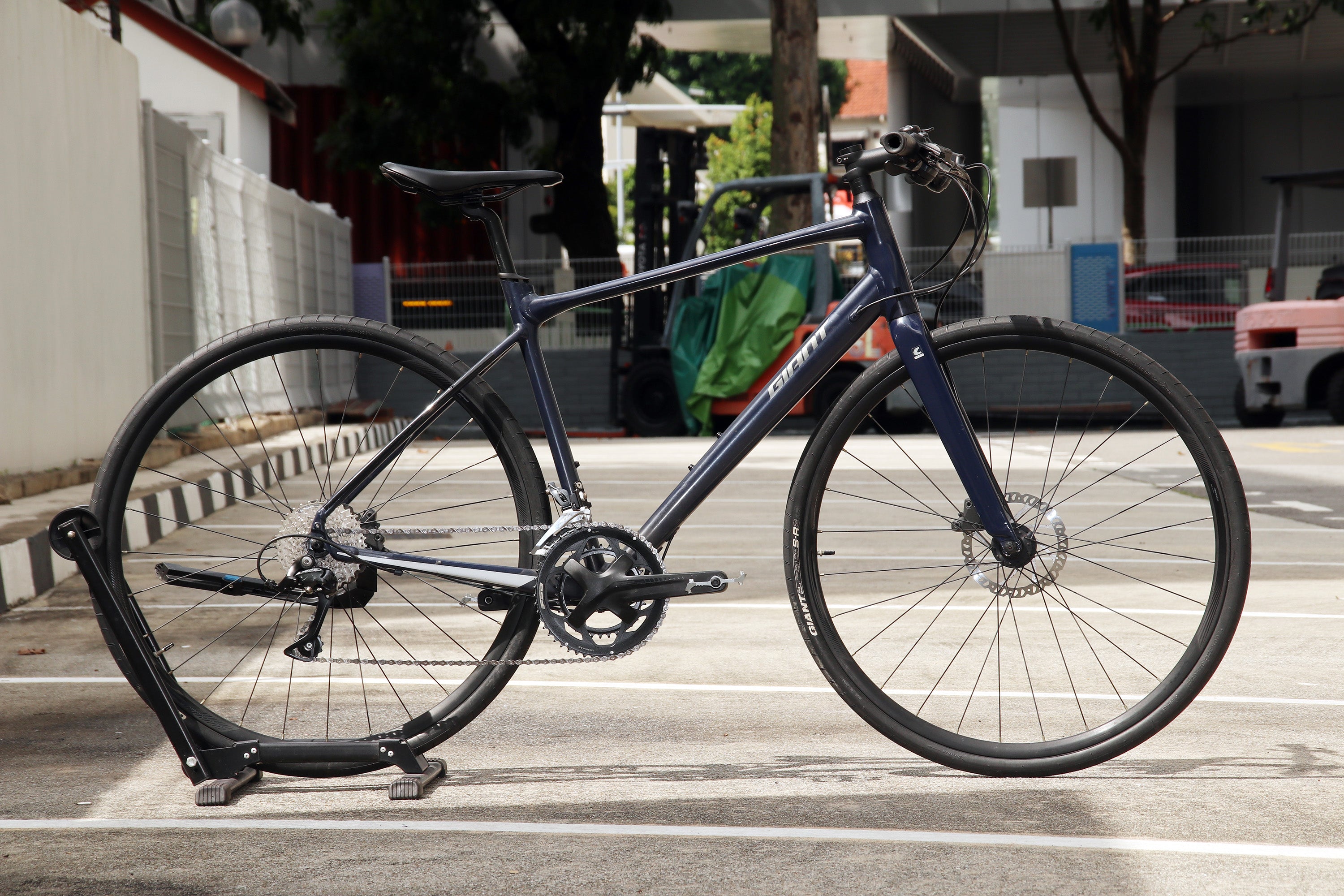 giant fastroad bicycle AR 2 The Giant FastRoad AR 2 is a versatile bike designed for paved roads 2020 Giant FastRoad Advanced 2