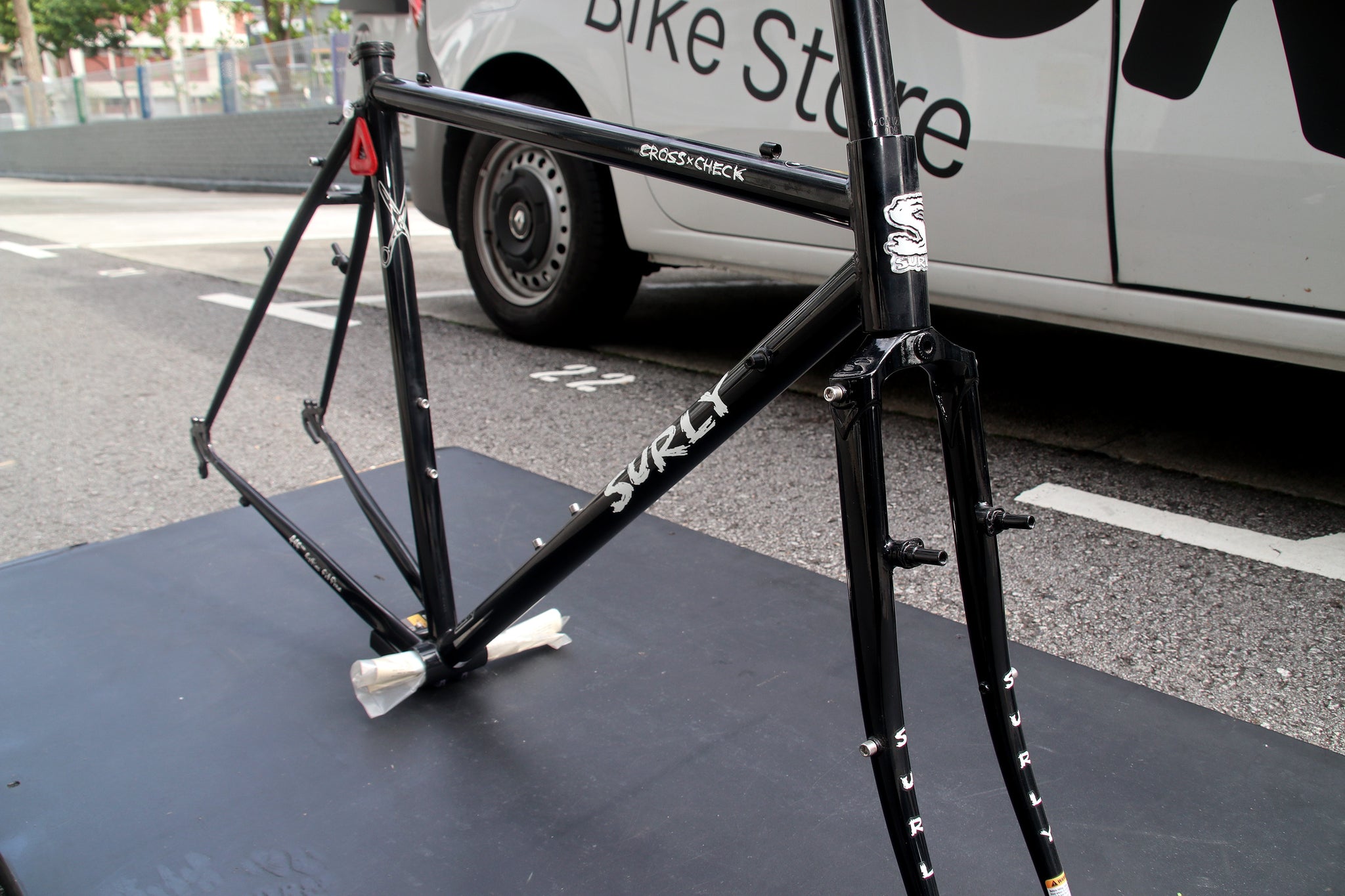 Surly Cross-Check 700c Frameset - Gloss Black (54cm) – Unspokin