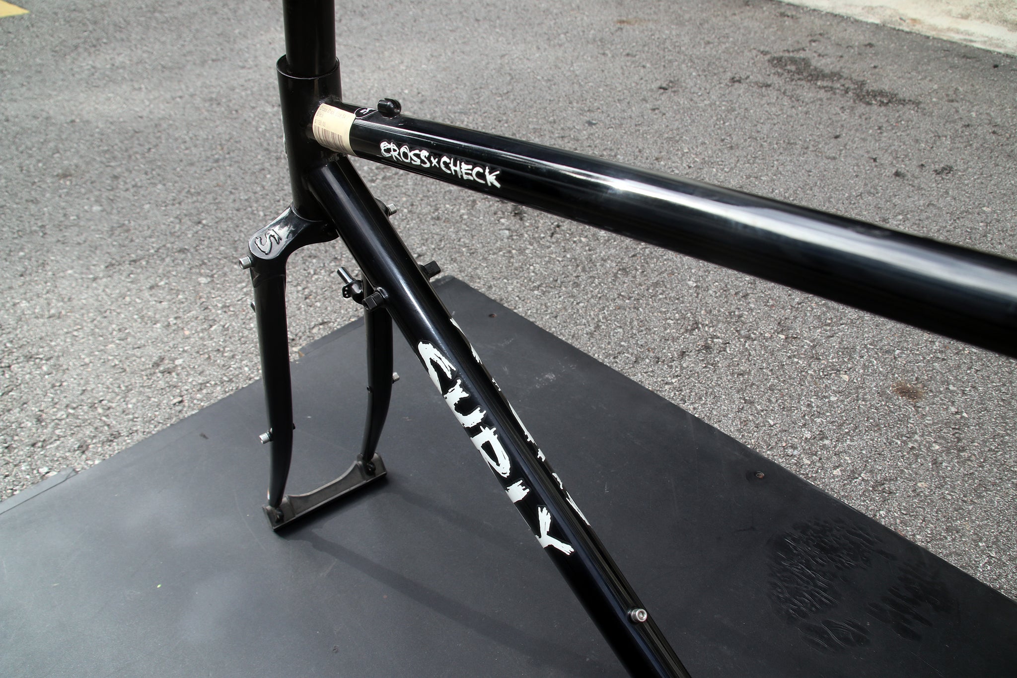 Surly Cross-Check 700c Frameset - Gloss Black (54cm) – Unspokin
